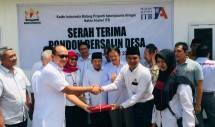 Bangun Kembali Lombok, Ketum Kadin Serahterimakan Polindes Kepada Bupati Lombok Utara