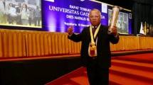 Menteri Basuki Terima Anugerah Hamengku Buwono IX Dari UGM