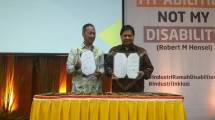 Menteri Perindustrian Airlangga Hartarto bersama Menteri Sosial Agus Gumiwang Kartasasmita seusaj menandatangani nota kesepahaman Pelatihan Sertifikat dan Penempatan Kerja bagi Penyandang Disabilitas (Foto: Ridwan/Industry.co.id)