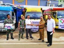 Kementerian Perindustrian menyerahkan bantuan kebutuhan pokok untuk para pengungsi korban tsunami diposkoKantor Kecamatan Labuan, Pandeglang, Banten (Foto: Kemenperin) 