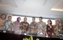 Direktur Keuangan BNI Anggoro Eko Cahyo ketiga dari kiri