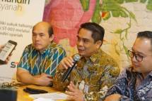 Anton Sukarna, SEVP Distribution and Services Ahmad Reza, Corporate Secretary DB Ivan Baruna, Group Head Retail Deposit