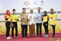 Menteri Perindustrian Airlangga Hartarto bersama Menteri Sosial Agus Gumiwang Kartasasmita saat Pembukaan Diklat 3 in 1 bagi Penyandang Disabilitas di Akademi Komunitas Tekstil dan Produk Tekstil, Surakarta (Foto: Kemenperin) 