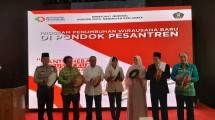 Dirjen IKMA Kemenperin Gati Wibawaningsih saat membuka program Satripreneur di Pondok Pesantren Terpadu Ushuluddin (Foto: Ridwan/Industry.co.id)