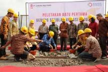 Menteri Perindustrian Airlangga Hartarto pada Peletakan Batu Pertama Sekolah Vokasi di PT Gunung Raja Paksi (GRP), Cikarang Barat, Bekasi (Foto: Kemenperin)