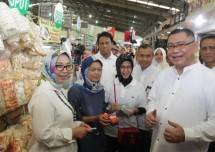 (Kika) Direktur Bisnis SME dan Komersial BNI Syariah, Dhias Widhiyati, Pemimpin Wilayah BNI Jakarta BSD, Henry Panjaitan, Direktur Kepatuhan dan Risiko BNI Syariah, Tribuana Tunggadewi, Pemimpin Wilayah Jabodetabek Plus BNI Syariah, Ali Muafa, Corpor
