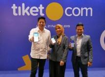 (kiri ke kanan) Bapak Gaery Undarsa - Co-Founder dan Chief Marketing Officer tiket.com, Fitri Tropica - Selebriti, Aakar Abyasa Founder dan CEO Jouska saat menjadi pembicara di acara Press Conference H-90 Mudik Lebaran by Tiket.com