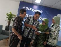 Dirut BCA Syariah Jhon Kosasih bersama Direksi saat paparan kinerja 2018