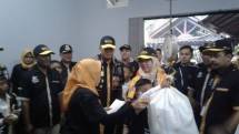 PT Pegadaian (Persero) mengajak masyarakat Ibukota ubah sampah menjadi emas, melalui Program Bersih-Bersih Pegadaian, di Bank Sampah Hijau Selaras Mandiri, Jl Komp. Angasa Pura No. 7, Kebon Kosong, Kemayoran, Jakarta Pusat. 