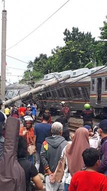 KRL Bogor Anjlok