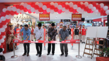 Bp. Ali Yudhanto (General Manager Operations PT ACE Hardware Indonesia, Tbk), Bp. H Sugeng Rismiyanto, Sh, M.Hum (Walikota Madiun), Bp. Drs. H Maidi, Sh, MM, Mpd (Walikota Madiun terpilih 2019), Bpk Drs Andreas Nugroho (Manajemen Lawu Plaza Madiun).