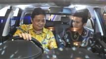 Menteri Perindustrian Airlangga Hartarto bersama Wakil Gubernur Jawa Timur Emil Dardak (Foto: Kemenperin)