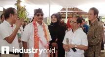 Menteri Pariwisata Arief Yahya didampingi Bupati Pandeglang Irna Narulita beserta Presiden Direktur PT Banten West Java Poernomo Siswoprasetijo dan Managing Director PT Banten West Java Ruly Lasahido saat mengunjungi KEK Tanjung Lesung (Foto: Ridwan)