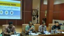 Bea Cukai Umumkan Sindikat Impor Pemalsuan e-KTP, NPWP dan berupa buku tabungan dari Kamboja, Jumat (10/2/2017) (foto: Fadli)