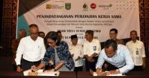 Penandatangan Perjanjian antara Direktur Utama PDAM Tirta Dumai Bersemai, Agus Adnan bersama Direktur Utama dan Direktur PT Dumai Tirta Persada, Vivi Simampo dan M. Arief Taufiqurrahman. 