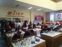 PT Jakarta Industrial Estate Pulogadung (JIEP) turut memberdayakan ibu-ibu rumah tangga disekitar kawasan industri dengan berbagai pelatihan kewirausahaan. 