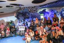 Anak - anak disabilitas di ajak Yayasan APL di Jakarta Aquarium