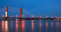 Jembatan Ampera, Salah Satu Tempat Wisata di Sumatera Selatan, Palembang (Barry Kusuma/Getty Images)