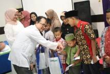 Berkah Ramadan Siloam Hospital Purwakarta Santuni Anak Yatim