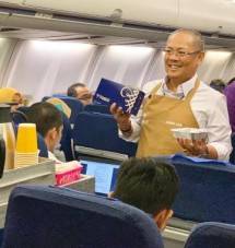 Komisaris Utama-Direksi Sriwijaya Air Layani Pelanggan di Penerbangan Jakarta-Bali