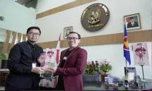 Fajrin Rasyid, Co-Founder and President Bukalapak disambut hangat oleh Kedutaan Besar Republik Indonesia di Malaysia yang diwakili oleh Harry Rusmana Irawan, Economic Counsellor Embassy of The Republic of Indonesia.
