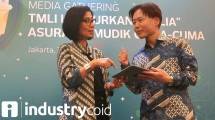 Nelly Husnayati, Direktur PT Tokio Marine Life Insurance Indonesia dan Chitaka Ishikura, Wakil Direktur Utama PT Tokio Marine Life Insurance Indonesia