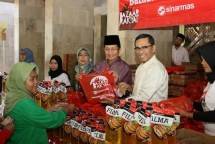 Yayasan Muslim Sinar Mas Wakafkan Alquran dan Salurkan Minyak Goreng