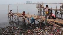 Ilustrasi sampah laut. (Foto: Barcroft Media)