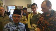 Bupati Banyuwangi Abdullah Azwar Anas bersama Peter A. Halm di Banyuwangi (bj)