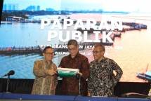 Direktur Utama PT Pembangunan Jaya Ancol bersama direksi