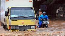 20 Ribu Armada Truk Ekspedisi Lumpuh Akibat Banjir, Pengusaha Rugi Hingga Rp30 Miliar per Hari