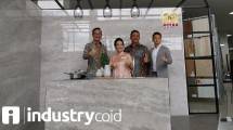Direktur Utama PT. Citra Makmur Jaya Lestari Gunawan Wijaya saar peresmian produk QnQ Gress di Wisco Gallery Batam
