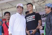 Mentan Amran Sulaiman bersama petani muda
