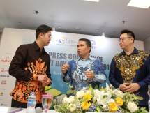 Ketua Umum AAAJI Budi Tampubolon bersama anggota MDRT