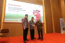 Kiri ke kanan: Manajer Teknologi & Data Fire Management APP Sinar Mas Gustaf Rantung, Direktur APP Sinar Mas Suhendra Wiriadinata, dan Head of Corporate Social and Security APP Sinar Mas Agung Wiyono