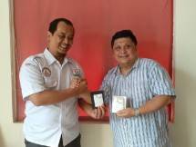 Sekjen WMI Pusat Nur Susani Azhari (kiri) bersama Yaser Alam