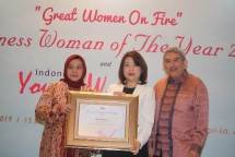 Sandra Sunanto Terima Penghargaan Indonesia Business Women of The Year