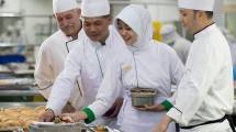 150 Koki Terbaik Memasak Untuk Rombongan Raja Arab Saudi