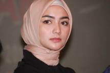 Citra Kirana Bangga Naik Kereta MRT