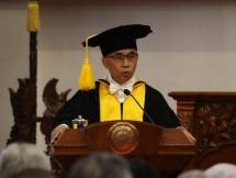 Wimboh Santoso, saat dikukuhkan sebagai guru besar tidak tetap UNS Surakarta