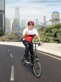 Direktur Utama Telkom Berikan Donasi Melalui Bersepeda Sejauh 30 Km