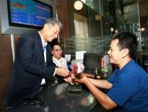 Jajaran Direksi BRI Langsung Layani Nasabah