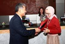 Jajaran Direksi BRI Langsung Layani Nasabah, Rayakan Hari Pelanggan Nasional
