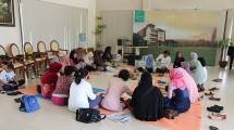 Dianne Dhamayanti Berikan Pelatihan Kerajinan Tangan Senior pada tanggal 2-4 Maret 2017 di Senior Living DKhayangan, Jababeka Cikarang.