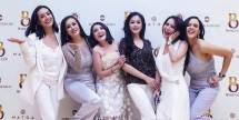  founder BeauCell Indah Ludiana Ester Meiliana dan Imelda Willy bersama Para selebritis saat pembukaan Beaucell