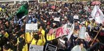Mahasiswa demontrasi di depan DPR