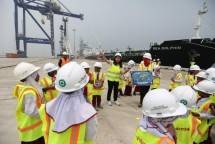 Anak-Anak SD BatubaraBerkunjung ke Pelabuhan Kuala Tanjung