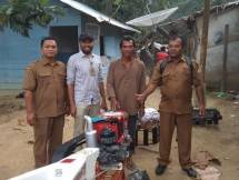 Traktor buat orang tua Putri Dewi Nilaratih, siswi SMP 4 di Peureulak, Aceh Timur
