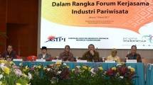 Ketua Umum Gabungan Industri Pariwisata Indonesia (GIPI), Didien Junaedy dan Menteri Pariwisata, Arief Yahya Saat FGD di Kemterian Pariwisata