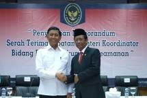 Sertijab Menko Polhukam Wiranto kepada Mahfud MD